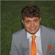 Laureando in lettere moderne, uscente Liceo scientifico. impartisco lezioni private e tutoraggio, dalle elementari alle superiori